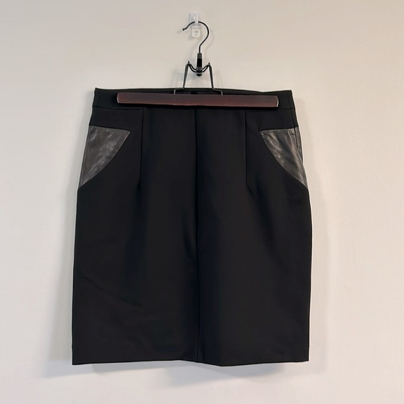 NWOT Danier leather black skirt with leather detail. - Picture 3 of 9